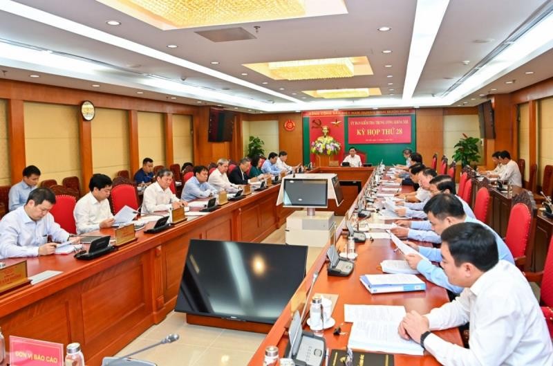 越共中央检查委员会第28次会议场景。
