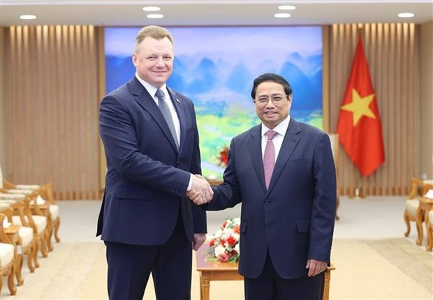 越南政府总理范明正会见白俄罗斯紧急情况部部长瓦迪姆·辛亚夫斯基。