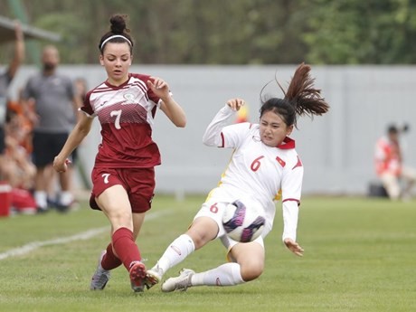 越南U17女足队（白衣）3:0击败乌兹别克斯坦U17女足队。