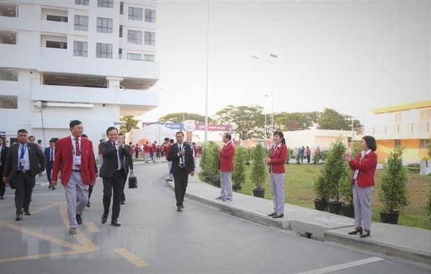 政府副总理陈流光亲切看望越南体育代表团。
