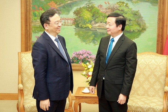 越南政府副总理陈红河会见中国比亚迪股份有限公司（BYD）董事长王传福。