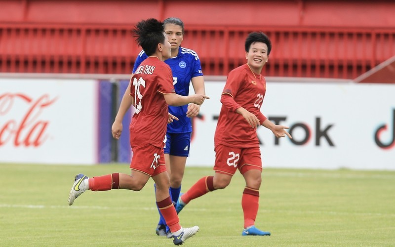 碧垂强点打门成功，为越南女队扳平比分1-1。