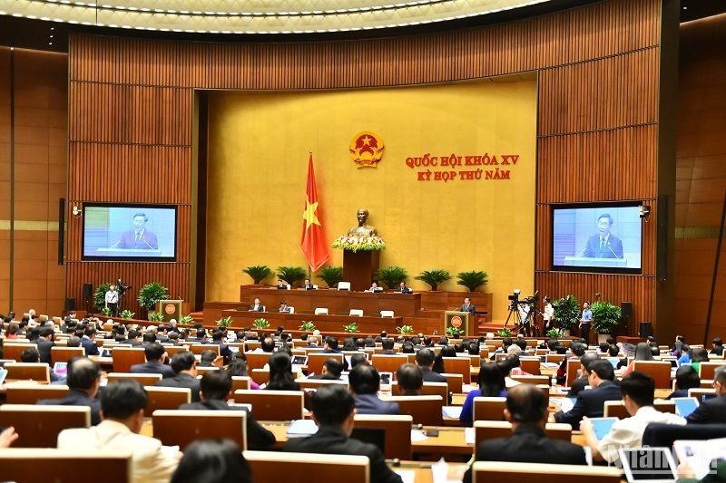 越南第十五届国会第五次会议隆重开幕。
