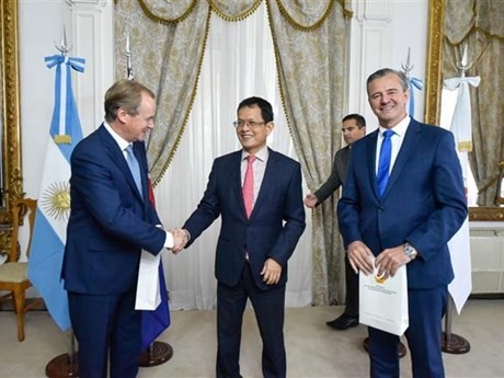 越南驻阿根廷大使杨国清会见恩特雷里奥斯省各领导。