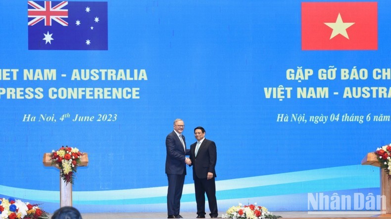 范明正总理与澳大利亚总理安东尼·阿尔巴尼斯共同主持记者会。