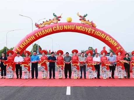 政府总理范明正出席新如月桥（2号如月桥）落成典礼。