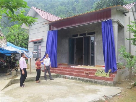 咸安县明姜乡有6户贫困少数民族家庭获得第28号议定规定的优惠贷款。