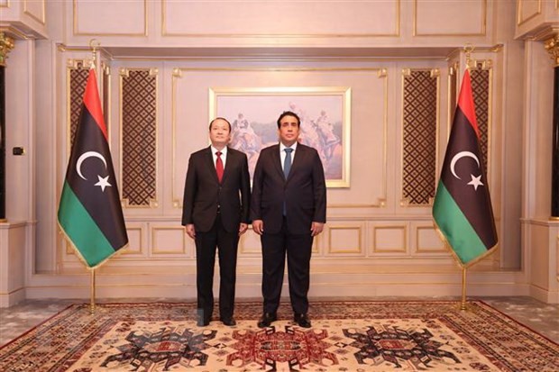 利比亚总统委员会主席穆罕默德会见越南驻埃及兼任利比亚大使阮辉勇。