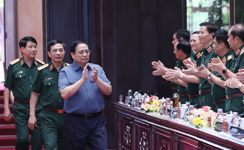 政府总理范明正出席全军军政会议。