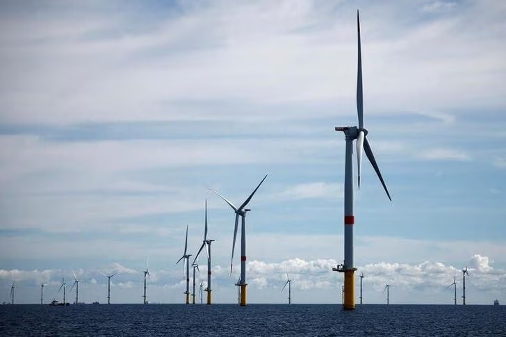 2022年9月30日，法国西部盖朗德半岛海岸圣纳泽尔附近一座风电场的风力涡轮机。（图片来源：路透社）