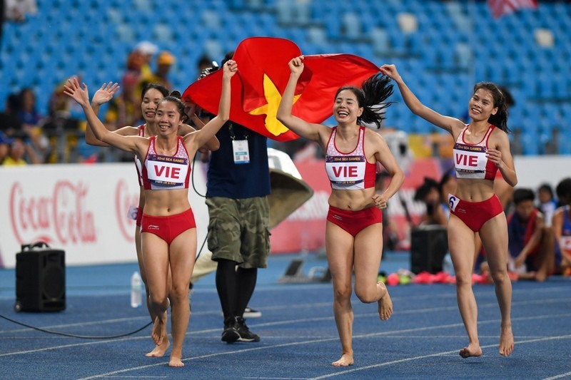 越南女子田径队队员阮氏玄、阮氏恒、阮氏玉、黄氏明幸参赛并获得金牌。