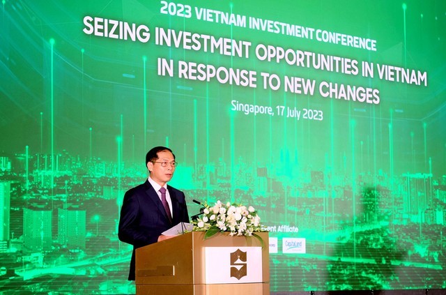 越南外交部部长裴青山出席研讨会并发表讲话。