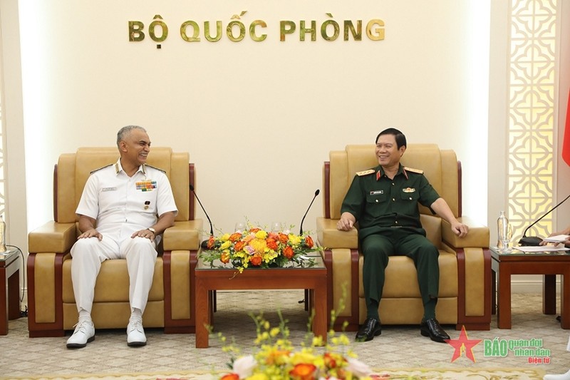 越南人民军总参谋长会见印度海军司令场景。