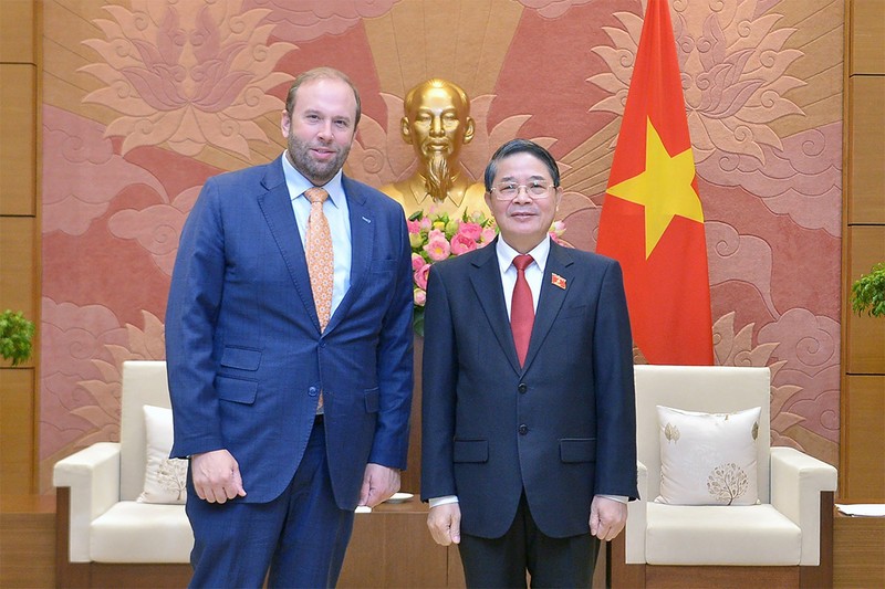 越南国会副主席阮德海会见了美国众议院筹款委员会主席杰森·斯密斯密斯（JasonSmith）。