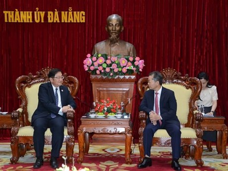 岘港市市委书记阮文广会见马来西亚驻越南特命全权大使陈扬泰。