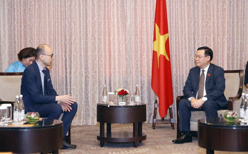 越南国会主席王廷惠会见Traveloka联合创始人阿尔伯特。