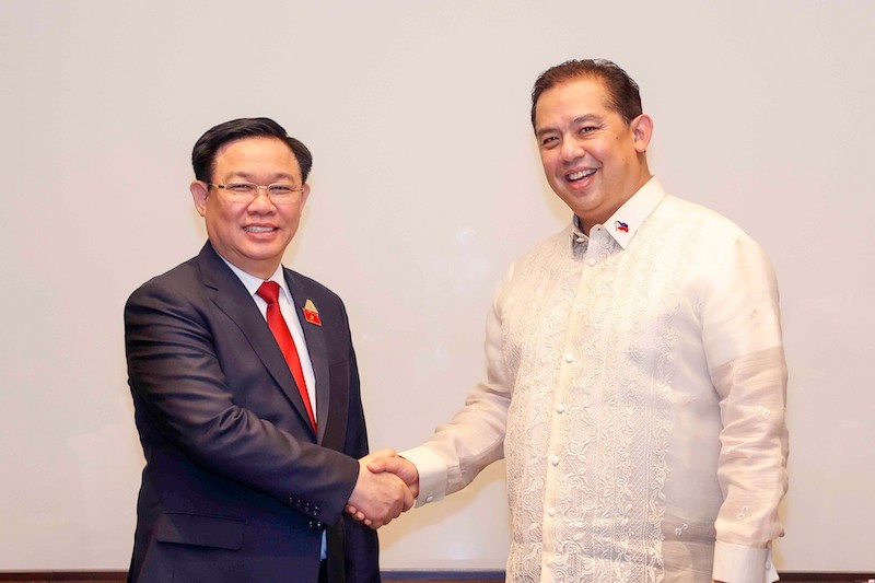 越南国会主席王廷惠会见菲律宾众议院议长。