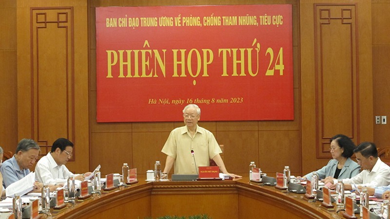 越共中央总书记、越共中央反腐败反消极指导委员会主任阮富仲主持会议。