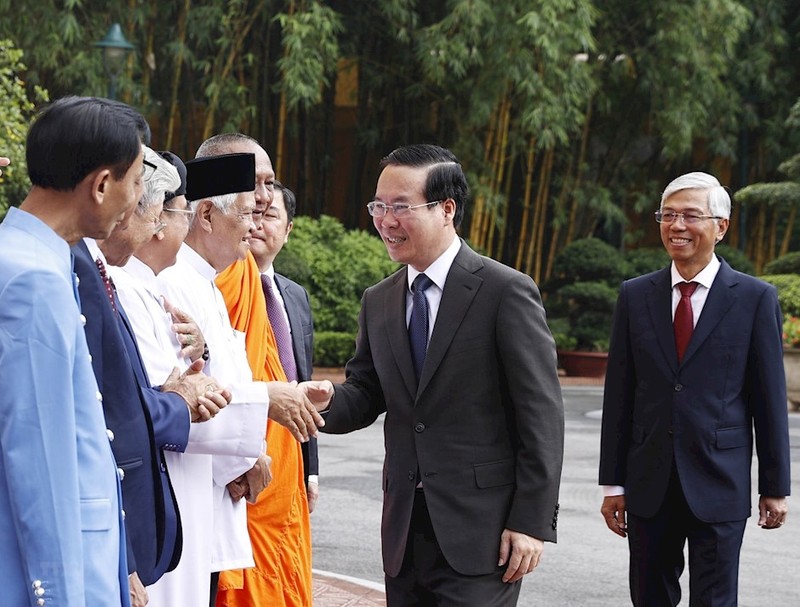 国家主席武文赏会见胡志明市宗教界代表、人士和知识分子。