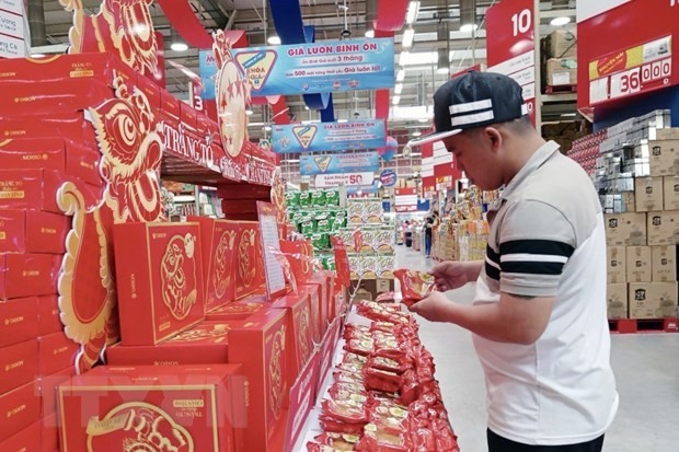 胡志明市消费者选购中秋节礼物。