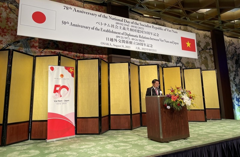 越南驻日本大阪总领事吴郑河在庆祝活动上发表讲话。（图片来源：越通社）