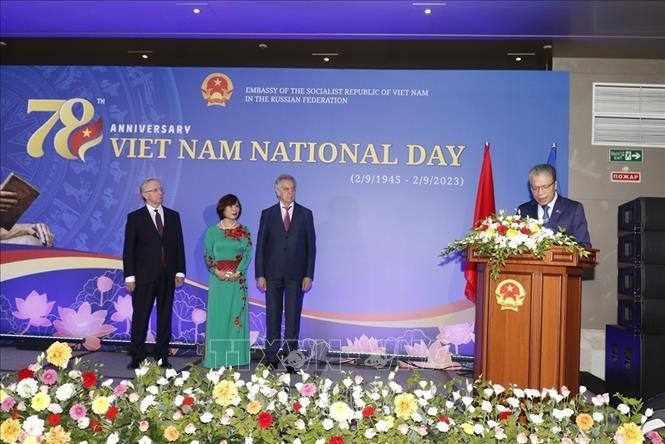 越南驻俄罗斯大使邓明魁在活动上发表讲话。