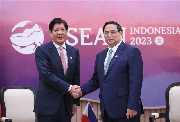 越南政府总理范明正会见菲律宾总统费迪南德·罗慕尔德兹·马科斯。