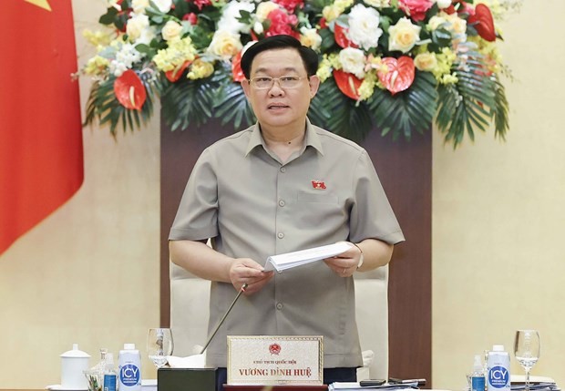 越南国会主席王廷惠在闭幕式上发表讲话。