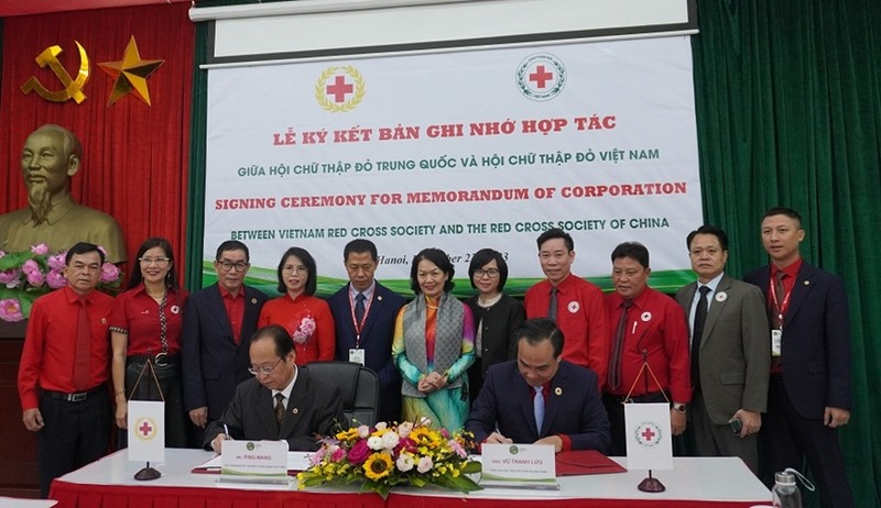 越中两国红十字会签署合作备忘录。