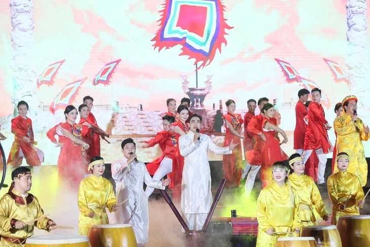 “民族大团结——越南文化遗产”周开幕式文艺表演节目。