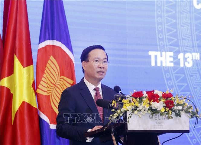 越南国家主席武文赏致开幕词。