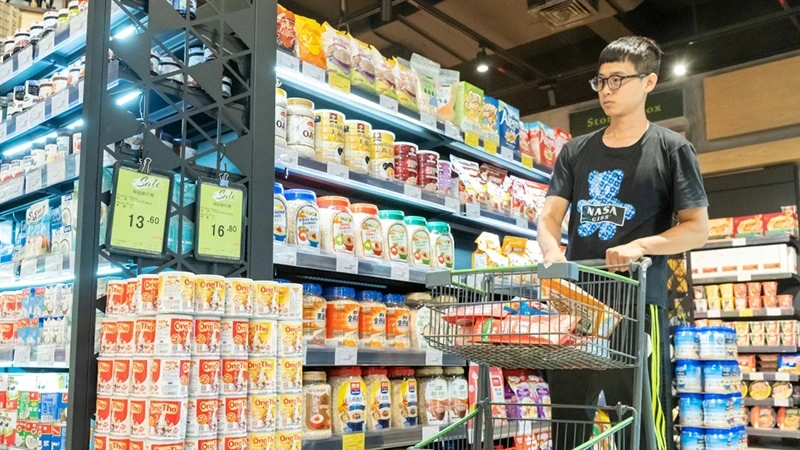 寿星公 (Ong Tho) 炼乳在中国广州某超市销售。