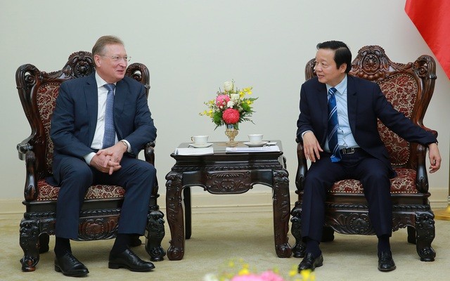 越南政府副总理陈红河会见俄罗斯联邦扎鲁别日石油公司总经理。