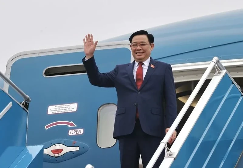 越南国会主席王廷惠抵达曼谷 开始对泰国进行正式访问。