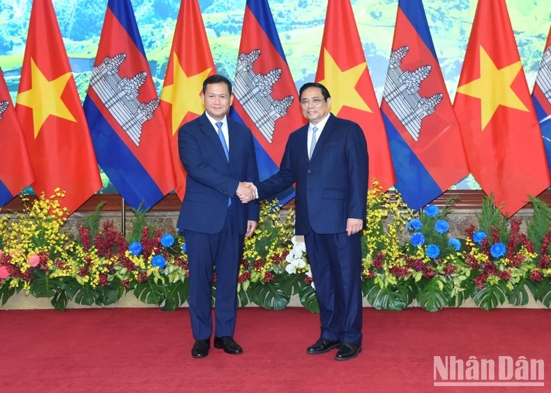 越南政府总理范明正主持仪式，欢迎柬埔寨首相洪玛奈对越南进行正式访问。