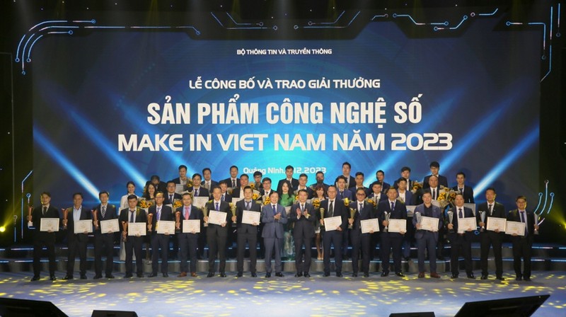 越南通信传媒部举行2023年越南制造数字技术产品奖颁奖仪式。