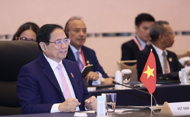 越南政府总理范明正出席东盟—日本关系50周年纪念峰会。