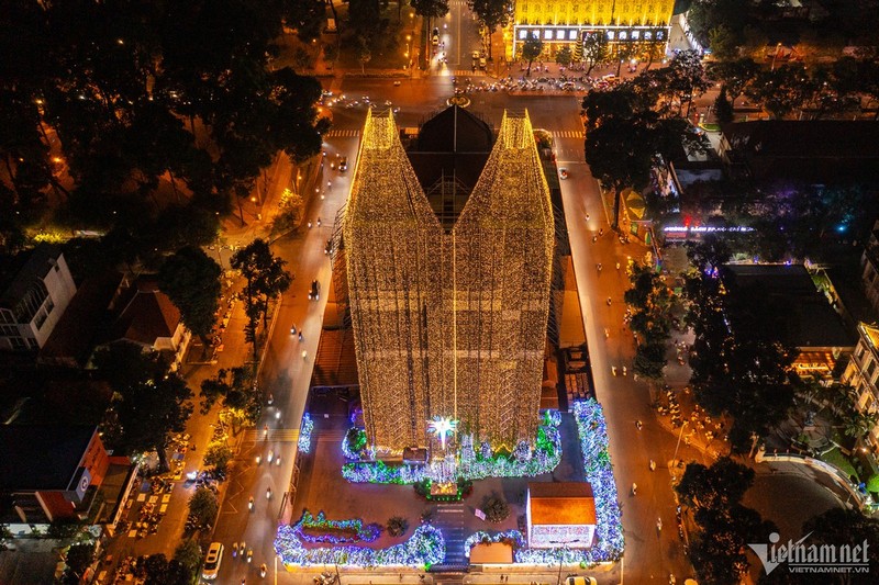 胡志明市圣母教堂迎圣诞。（图片来源：vietnamnet.vn）