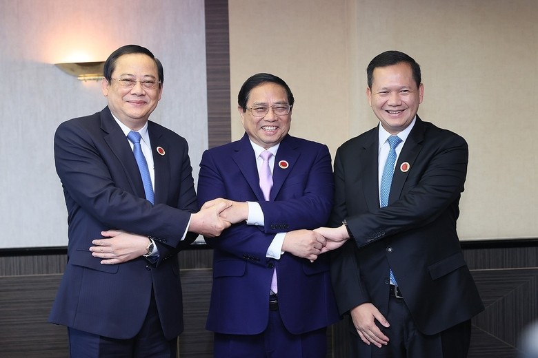 范明正总理同老挝总理和柬埔寨首相在日本会晤