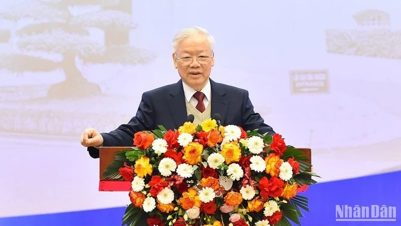 越共中央总书记阮富仲出席第32次外交会议并发表重要讲话。