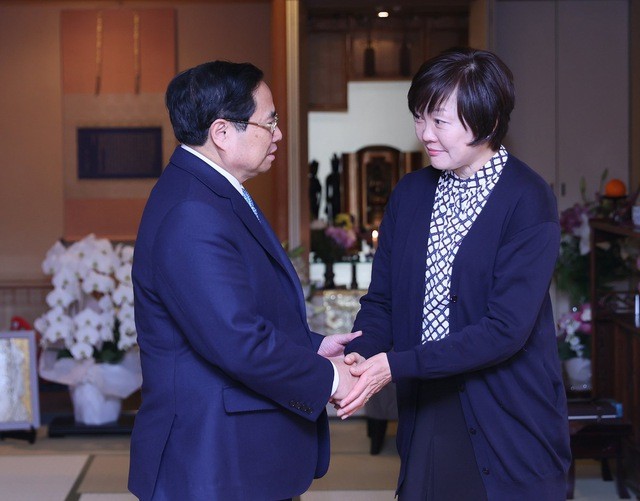 越南政府总理范明正看望日本已故首相安倍晋三家属。