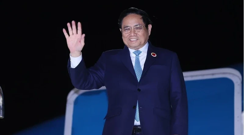 越南政府总理范明正圆满结束出席东盟-日本关系50周年纪念峰会之行