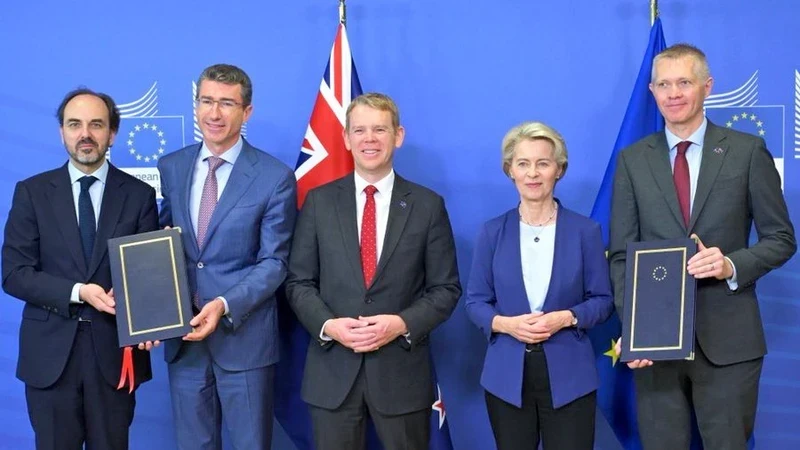 欧盟与新西兰自由贸易协定签署仪式。（图片来源：欧盟委员会）