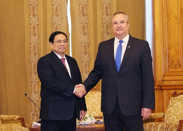 越南政府总理范明正会见罗马尼亚参议院议长尼古拉·丘克。