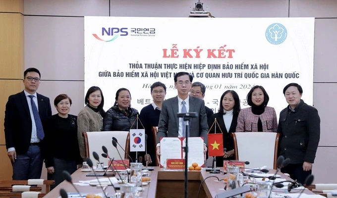 越南社会保险与韩国国民年金基金以线上方式签署了社会保险协定实施协议。