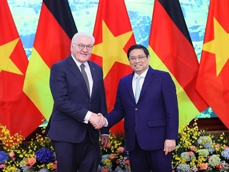 越南政府总理范明正会见德国总统施泰因迈尔。