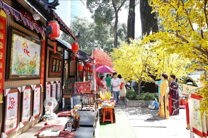 胡志明市2024甲辰龙年春节活动某展区。