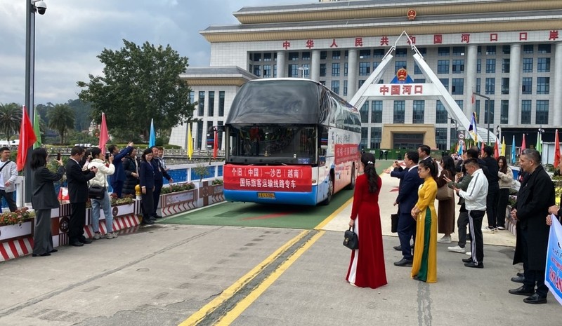 沙巴（越南）— 个旧（中国）国际旅客运输线路正式恢复通车。（图片来源：sgtvt.laocai.gov.vn）