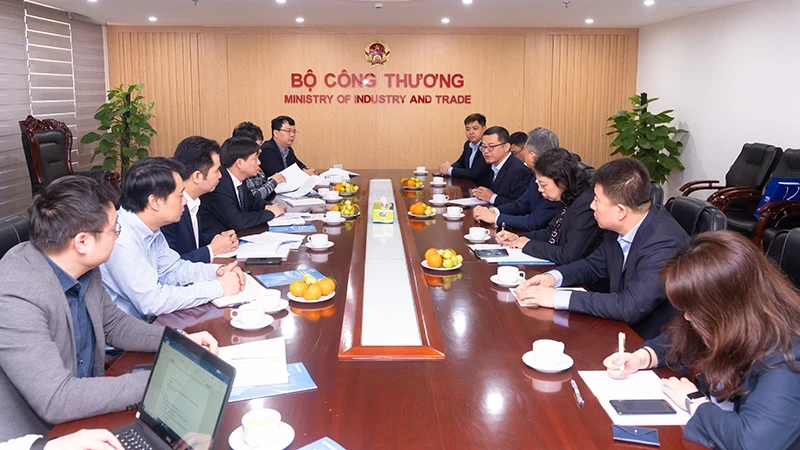 越南工贸部和越南商品交易所与大连商品交易所代表。