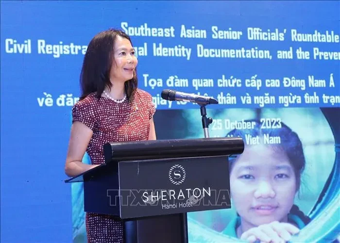 联合国常驻越南协调员宝琳·塔梅西斯女士。
